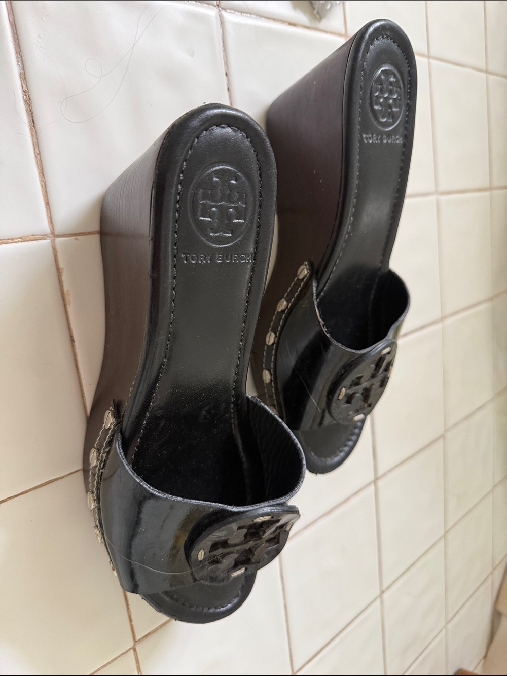 Tory Burch, size 7 black patent, leather mules, slides sandals open toe. - Picture 5 of 5